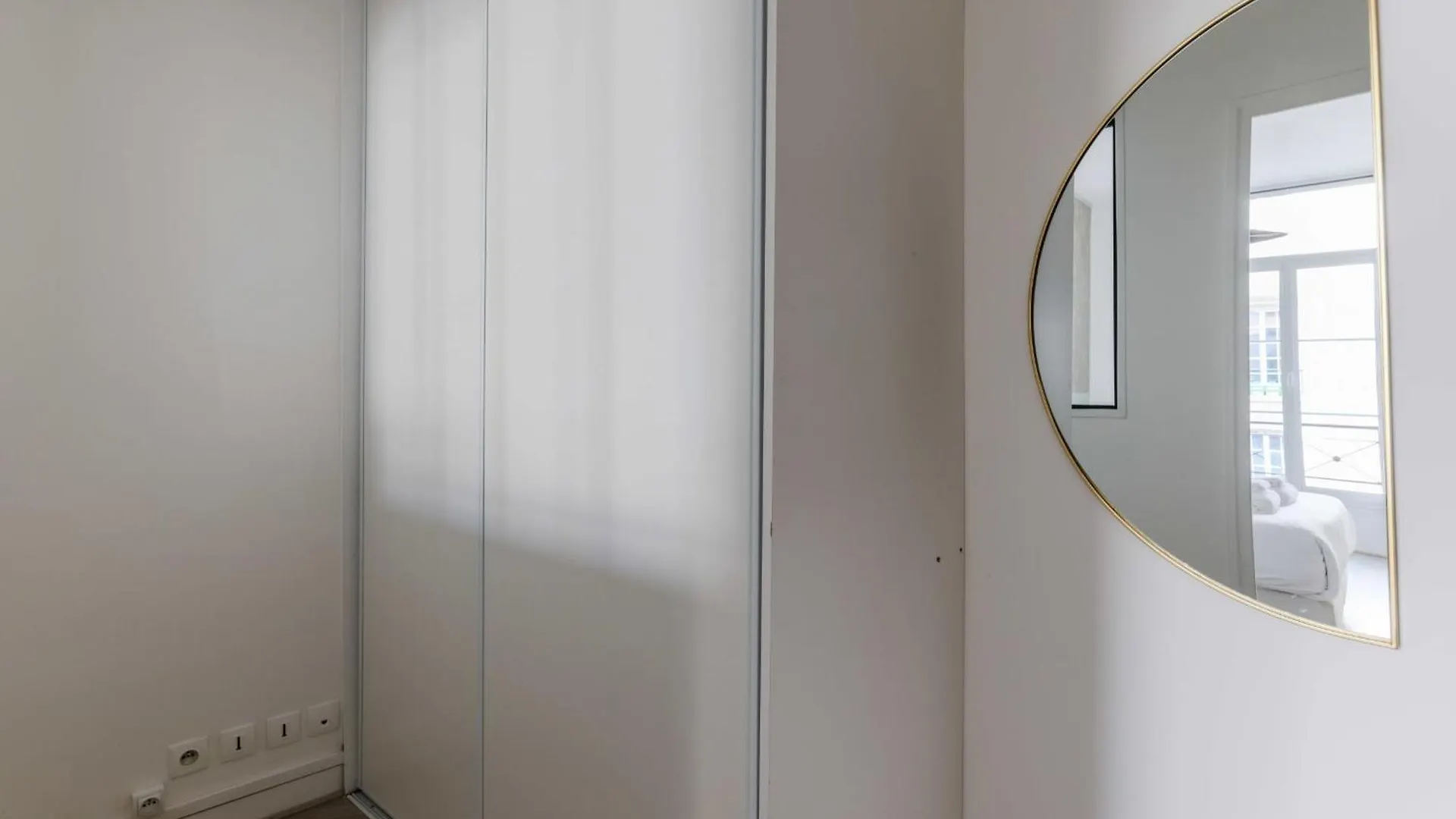 Cosy In The Heart Of Belleville Apartment